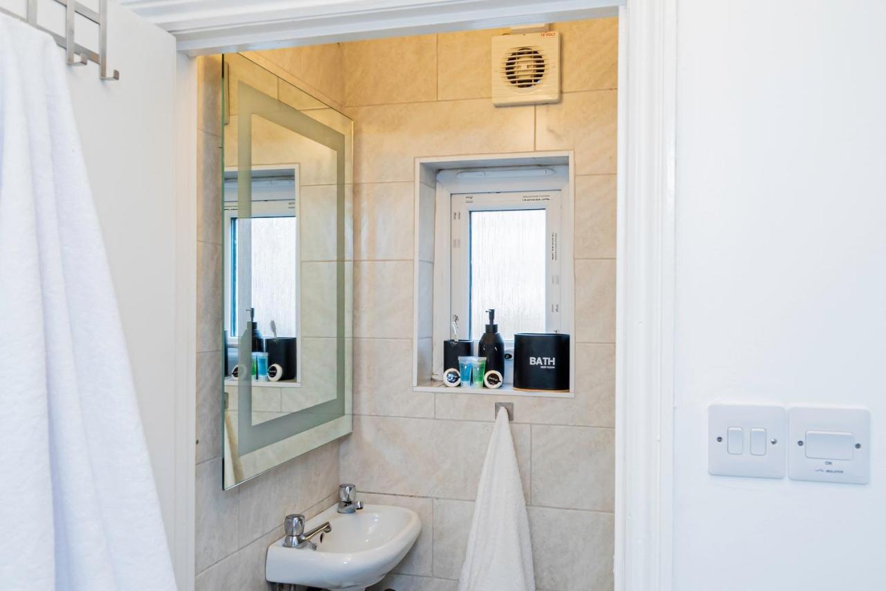 Charming 2-Bedroom Flat With A Garden And Free Parking At Abingdon Oxford Bagian luar foto