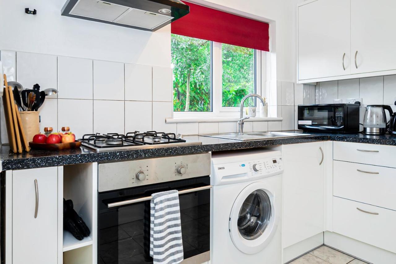 Charming 2-Bedroom Flat With A Garden And Free Parking At Abingdon Oxford Bagian luar foto