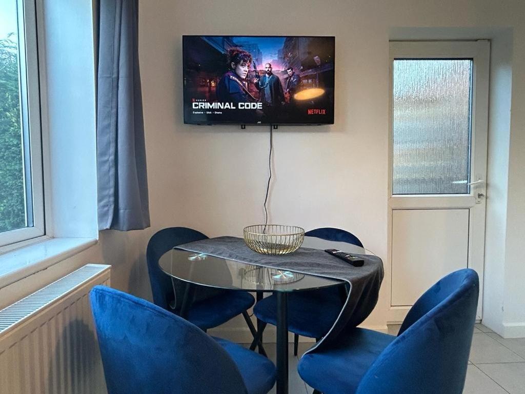 Charming 2-Bedroom Flat With A Garden And Free Parking At Abingdon Oxford Bagian luar foto