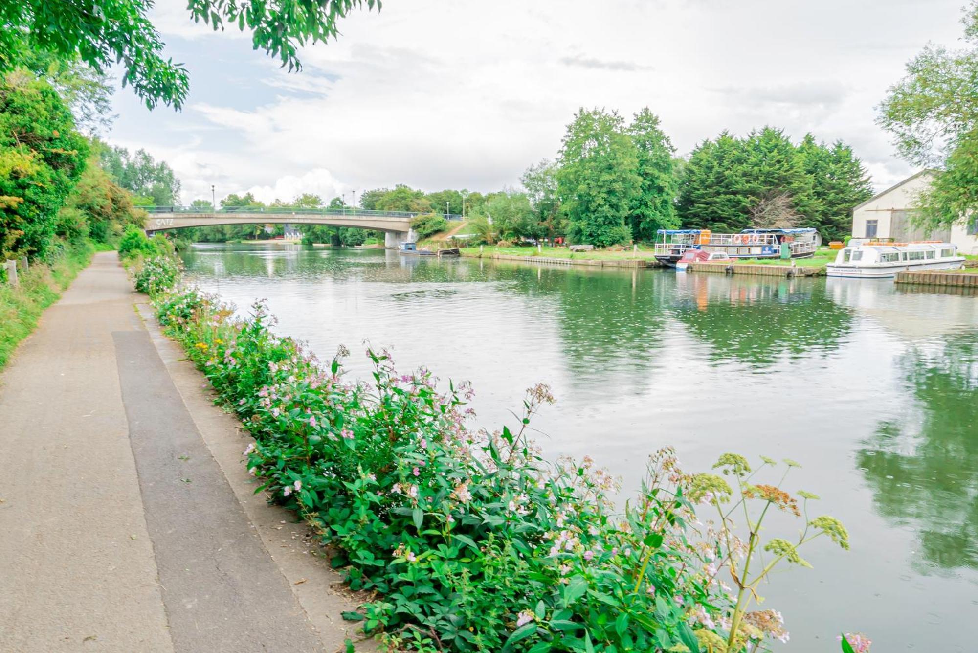 Charming 2-Bedroom Flat With A Garden And Free Parking At Abingdon Oxford Bagian luar foto