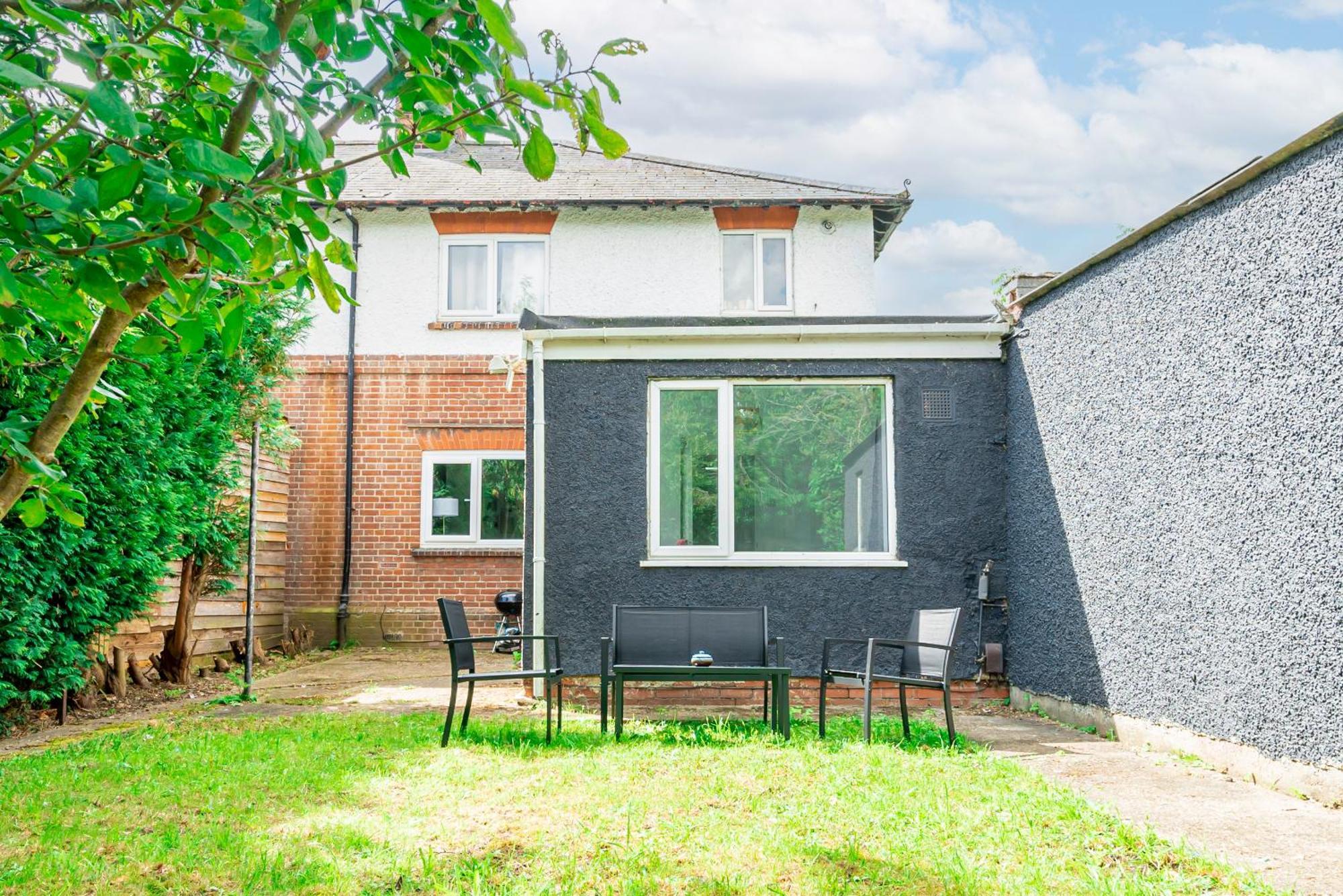 Charming 2-Bedroom Flat With A Garden And Free Parking At Abingdon Oxford Bagian luar foto